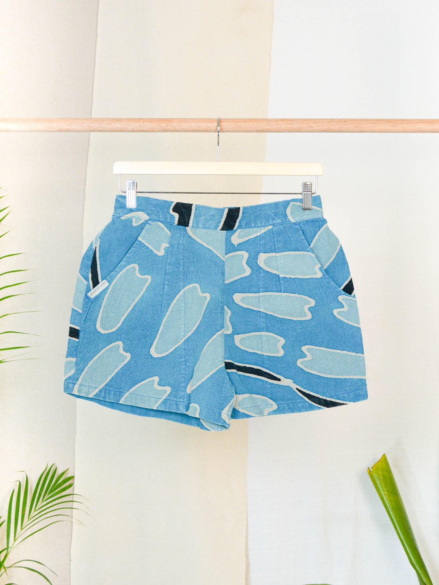 Shorts: Medium Slim